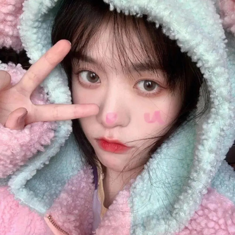 照片里的伴娘